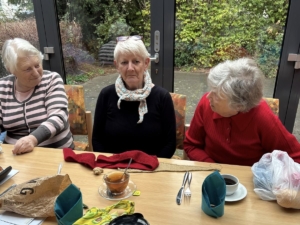 kurze Schals (Foto: AWO Weisenau)