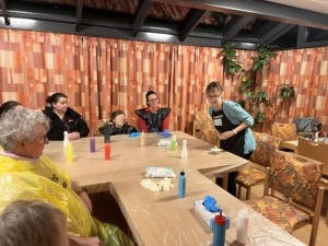 Acryl pouring (Foto: AWO Weisenau)